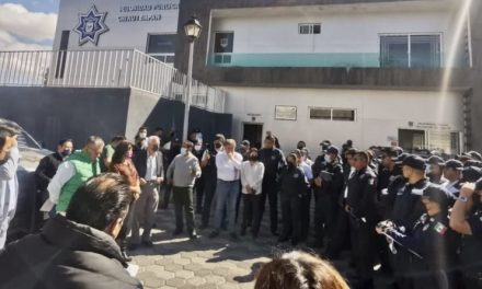 Atiende presidente municipal necesidades de los policías en Chiautempan
