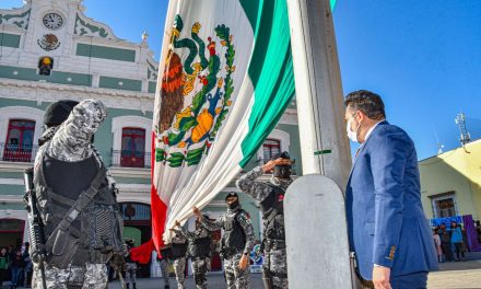 Celebrar a la bandera es celebrar nuestra identidad mexicana: Salvador Santos Cedillo