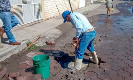 Atiende CAPAMH dos importantes fugas de agua en la cabecera municipal