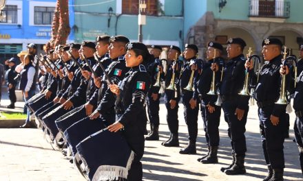 Realiza Ayuntamiento de Chiautempan izamiento de bandera en Centro Histórico de Tlaxcala