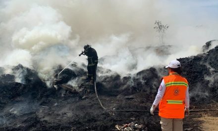 Apoya Dirección de Seguridad Pública de Huamantla a sofocar incendio en el relleno sanitario de Benito Juárez