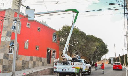 Inicia Ayuntamiento de Huamantla instalación de alumbrado público en Calle Abasolo