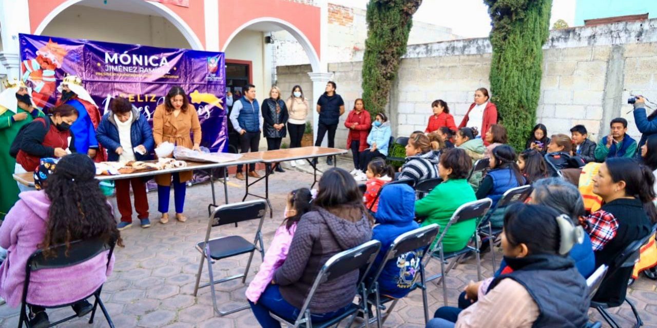 Culmina Mónica Jiménez entrega de juguetes en Chiautempan