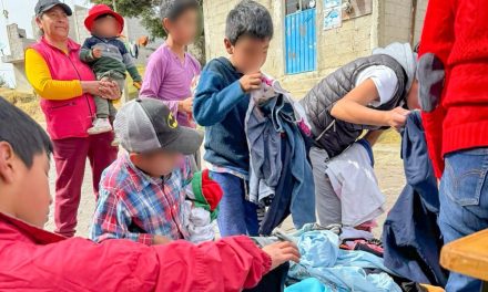 Entrega Ayuntamiento de Huamantla juguetes y prendas abrigadoras en tres comunidades
