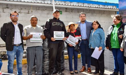 Entrega la Comisión de Agua de Huamantla tinacos a usuarios que realizaron el pago anticipado de su servicio